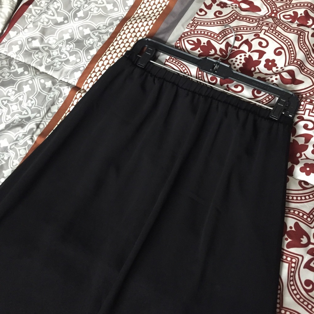 NOT FOR SALE RN! DONT BUY! Black Forever 21 Maxi Skirt Size Large